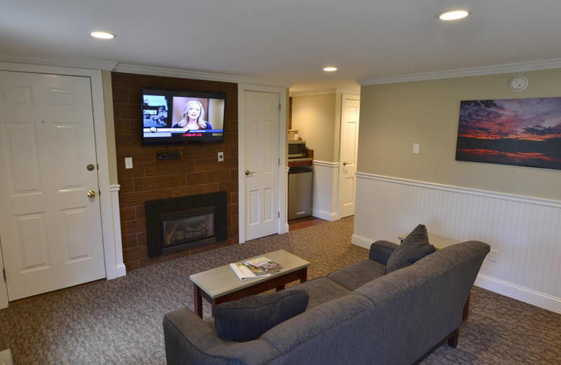 Guest living room at The New England Inn & Lodge.