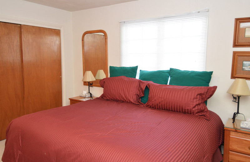 Rental bedroom at Frias Properties of Aspen - Alpenblick #11.