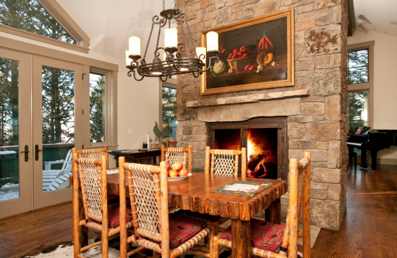 Vacation rental dining room at Cabin and Company.