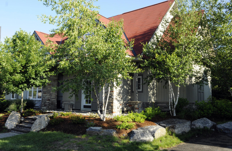 Exterior view of Rocky Crest Golf Resort.