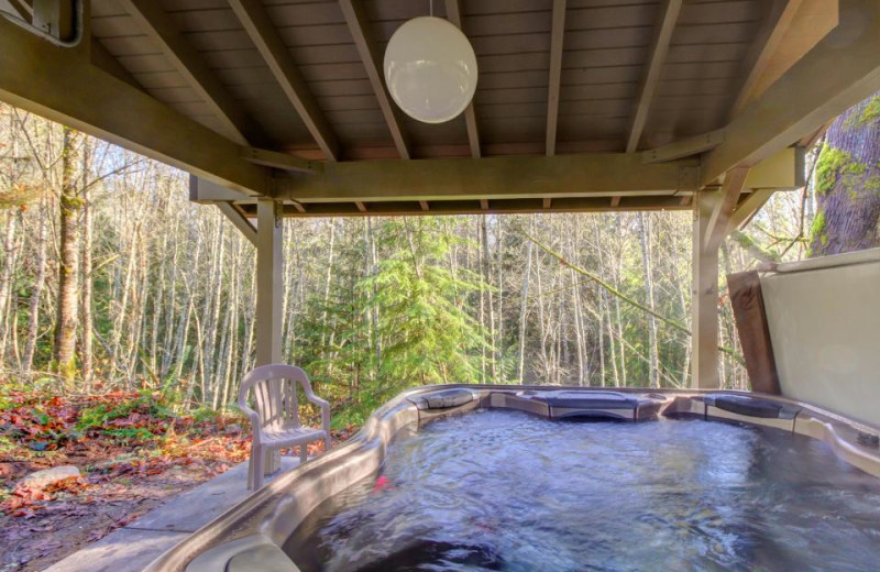 Hot tub at Olympic Foothills Lodge.