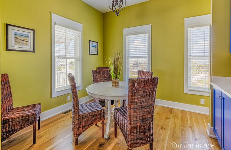 Rental dining room at Realty World - First Coast Realty.
