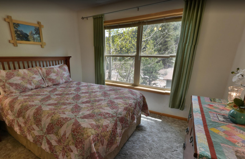 Cabin bedroom at Workshire Lodge.