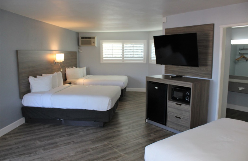 Guest room at Vagabond Inn San Luis Obispo.