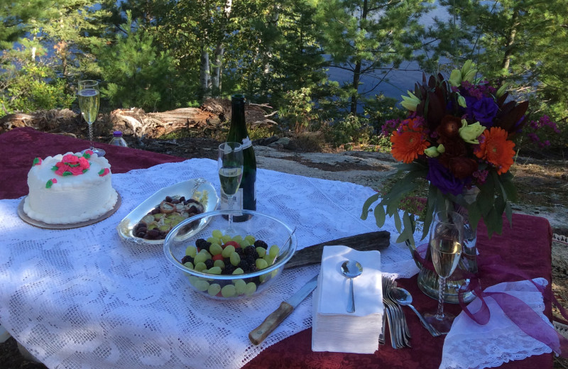 Lakeside romantic dining at River Point Resort.