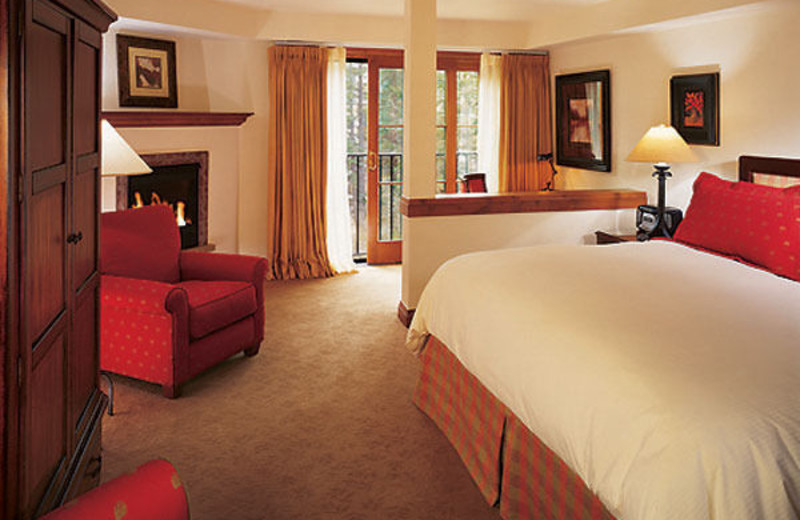 Guest bedroom at Vail Mountain Lodge & Spa.