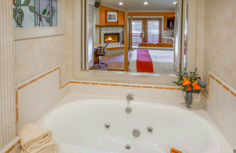 Guest room with hot tub at Best Western Sonoma Valley Inn & Krug Event Center.