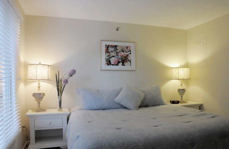 Guest room at Elmwood Resort Hotel.