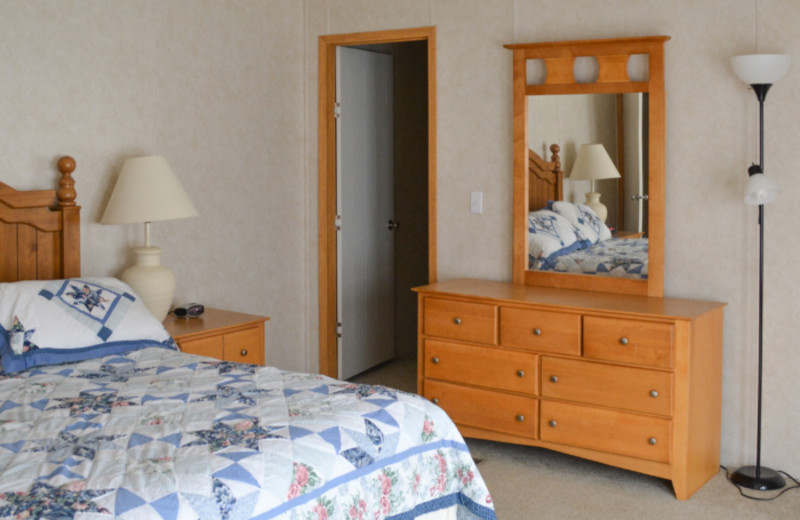 Guest bedroom at Mark Twain Landing.