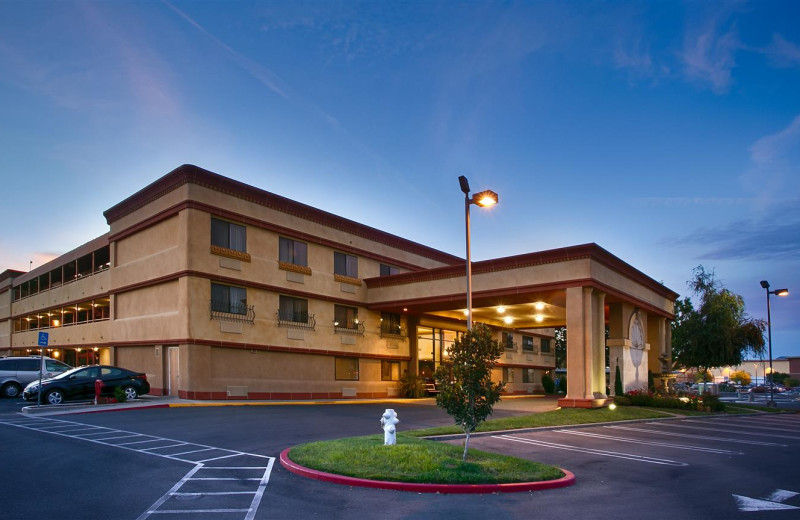 Exterior view of Orchid Suites Roseville.