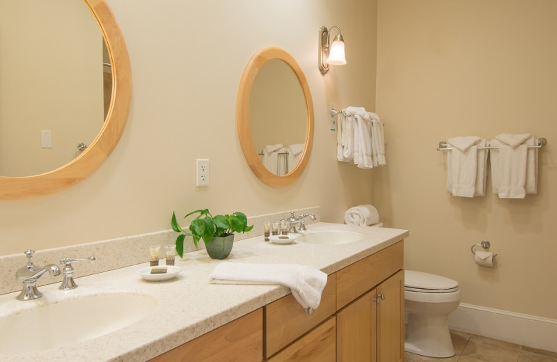 Guest bathroom at Beachmere Inn.