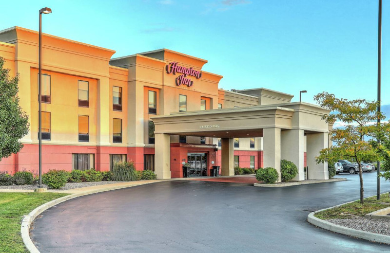 Exterior view of Hampton Inn Batavia, NY.