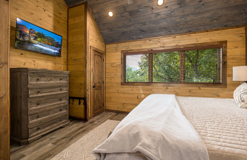 Bedroom at American Patriot Getaways - Smoky Sunrise.