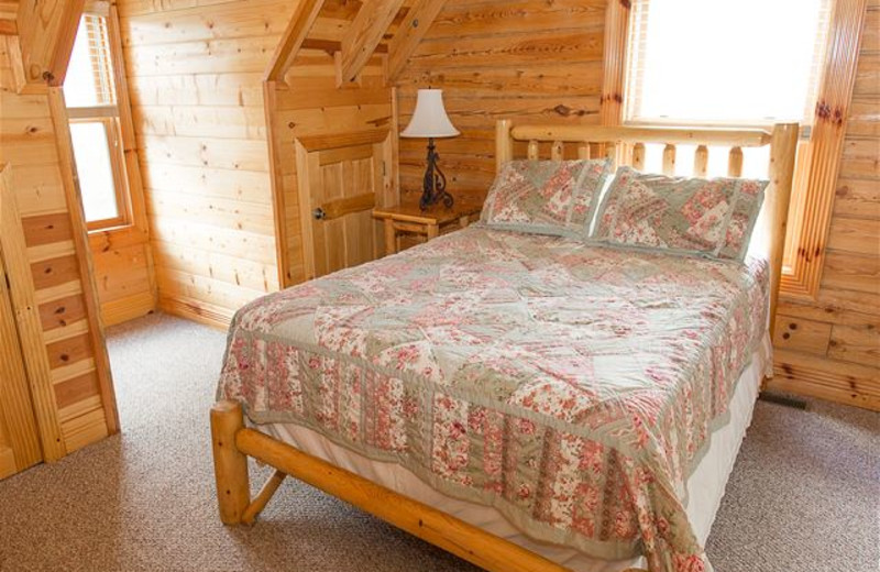 Cabin bedroom at SmokyMountains.com.