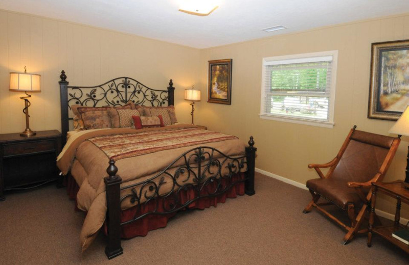 Guest room at Caryonah Hunting Lodge.
