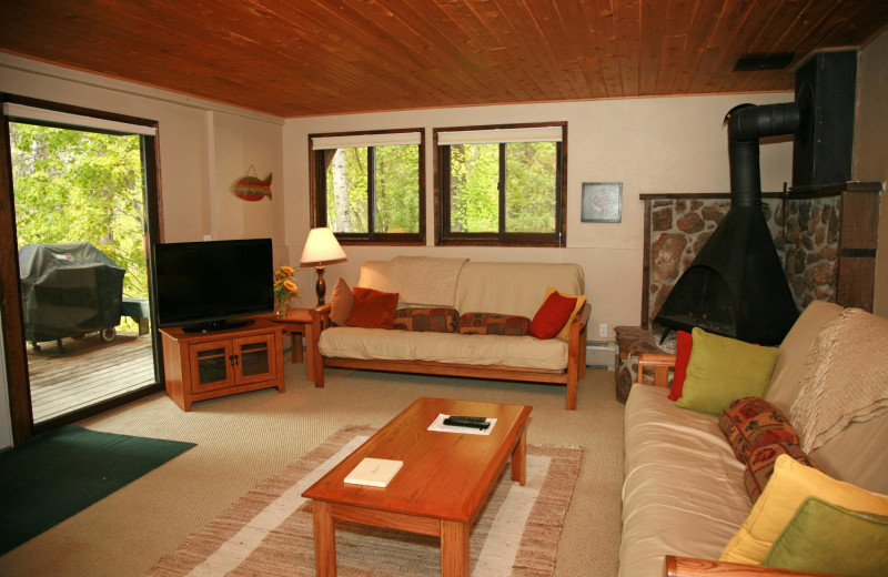 Guest living room at Bay Point on the Lake.