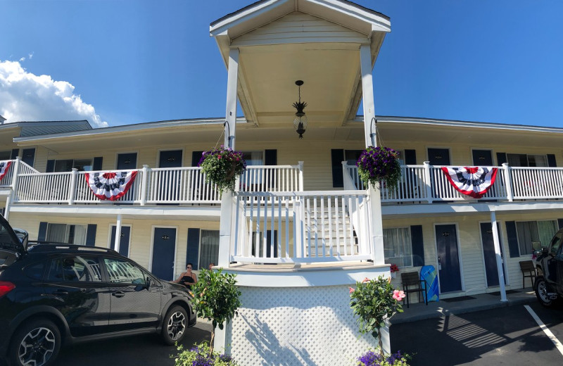 Exterior view of Footbridge Beach Motel.