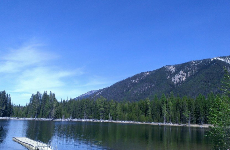 Scenic views around Whistlin' Jack Lodge.