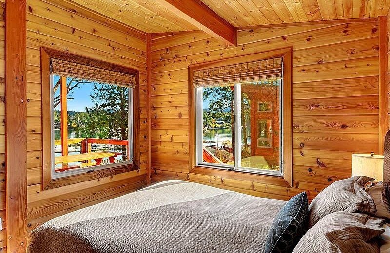 Guest bedroom at Snug Harbor Marina Resort.