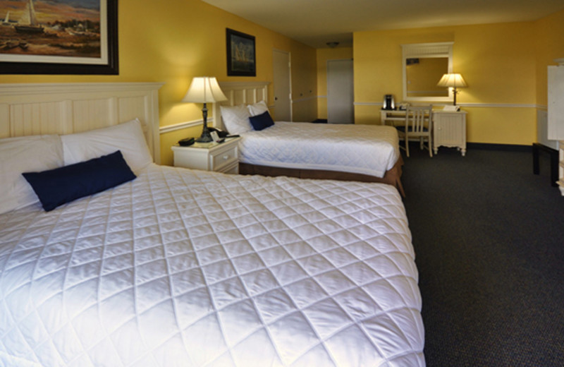 Spacious bedroom at Harbourtowne Golf Resort