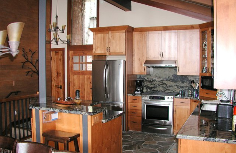 Vacation rental kitchen at Chinquapin.