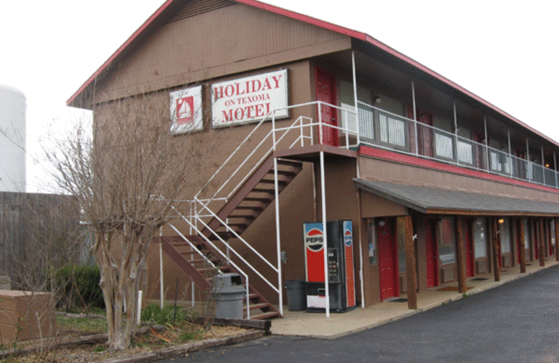 Exterior view of Holiday On Texoma Motel.