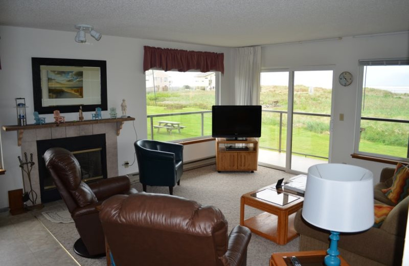 Guest living room at Hi-Tide Ocean Beach Resort.