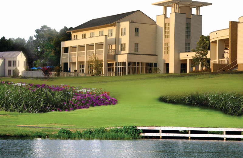 Exterior view of Lake Blackshear Resort & Golf Club.