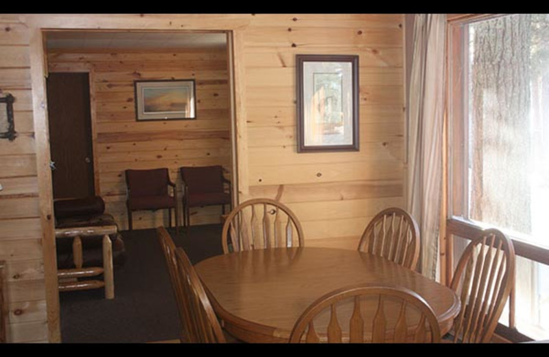 Cabin dining room at Isle O' Dreams Lodge.