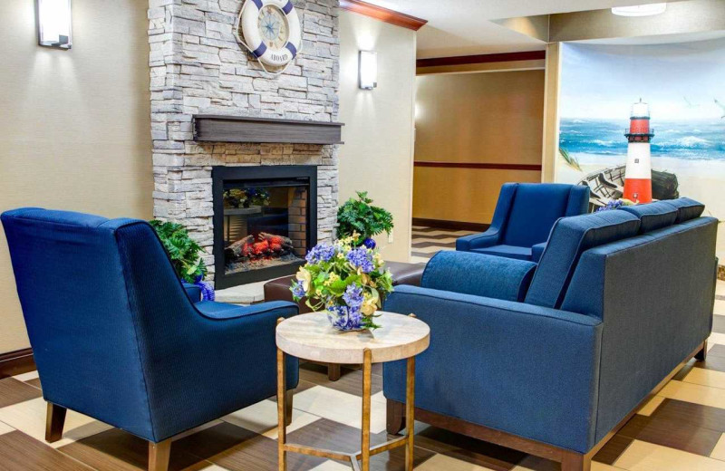 Lobby at Comfort Suites Stevensville - St. Joseph.