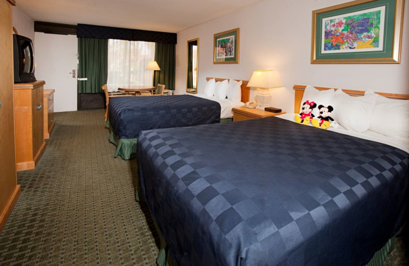 Double guest room at Maingate Lakeside Resort.