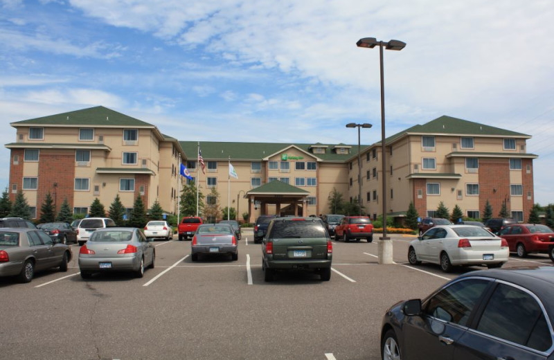 Exterior view of Holiday Inn Minneapolis.