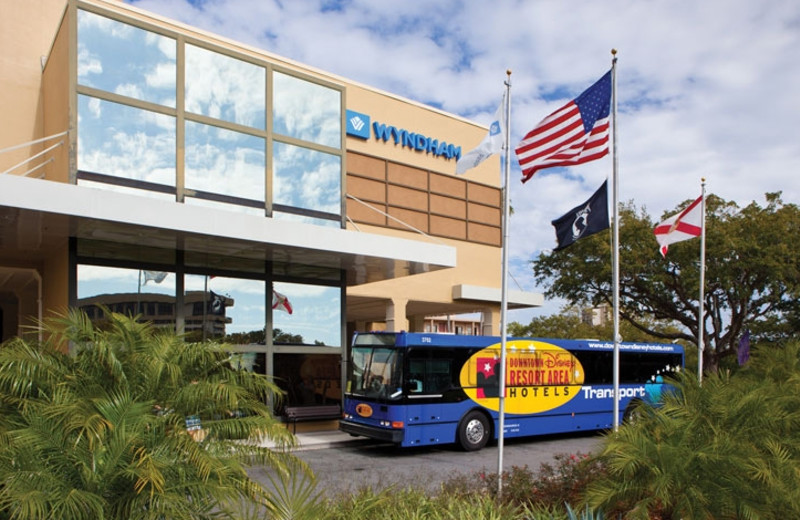 Shuttle services at Wyndham Lake Buena Vista.