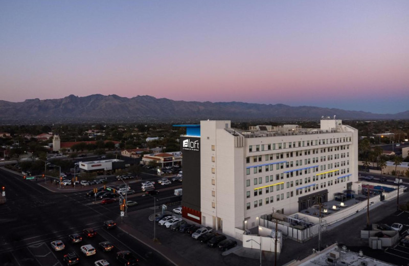 Exterior view of Aloft Tucson University.