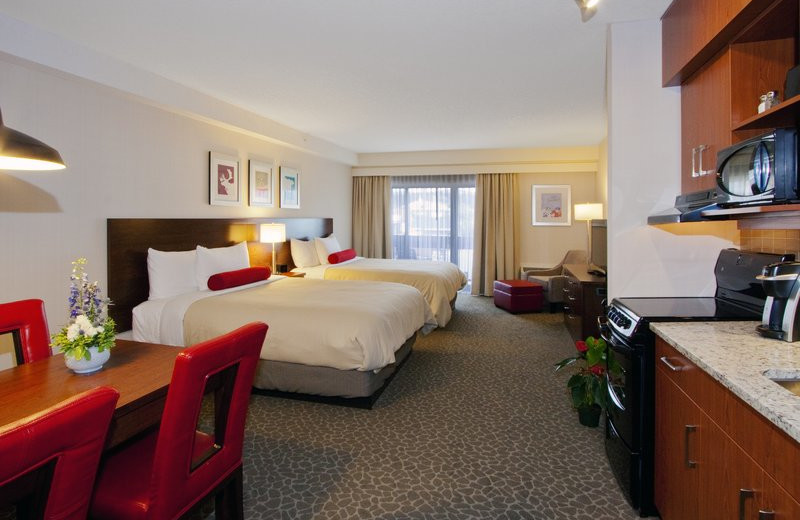 Guest room at The Crimson Jasper.