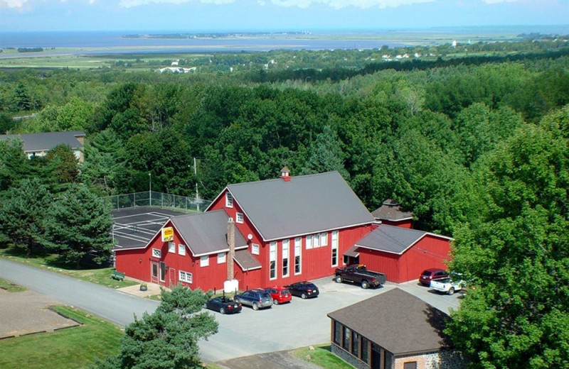 Exterior view of Old Orchard Inn