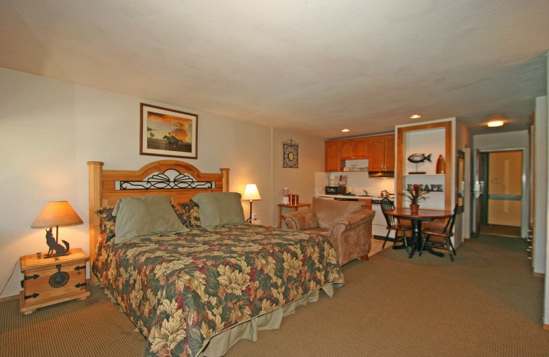 Guest bedroom at Aston Lakeland Village.