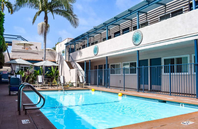 Exterior view of Beachside Inn.