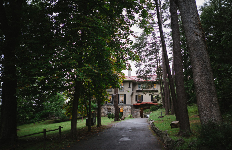 Exterior view of Arrow Park Lake and Lodge.