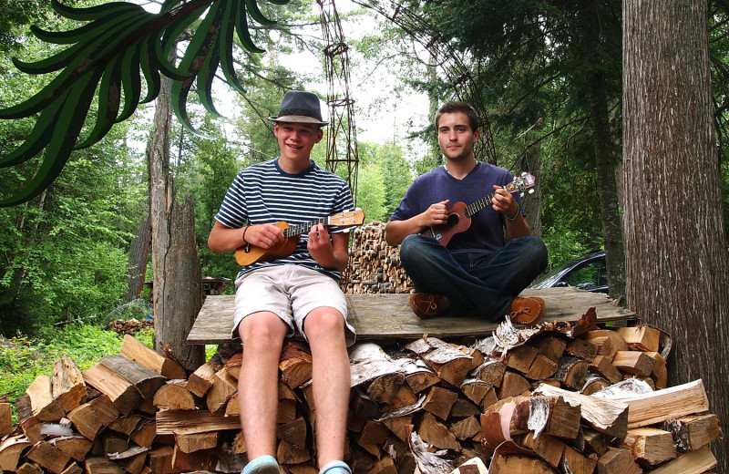 Banjo lessons at Heston's Lodge.