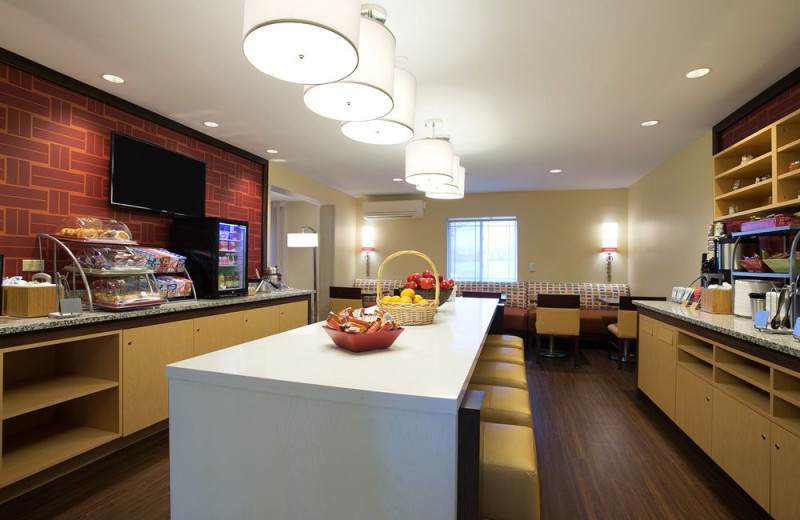 Breakfast room at Hawthorn Suites by Wyndham Detroit Auburn Hills.