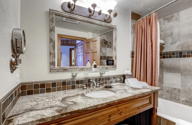 Guest bathroom at The Pines Lodge, A RockResort.