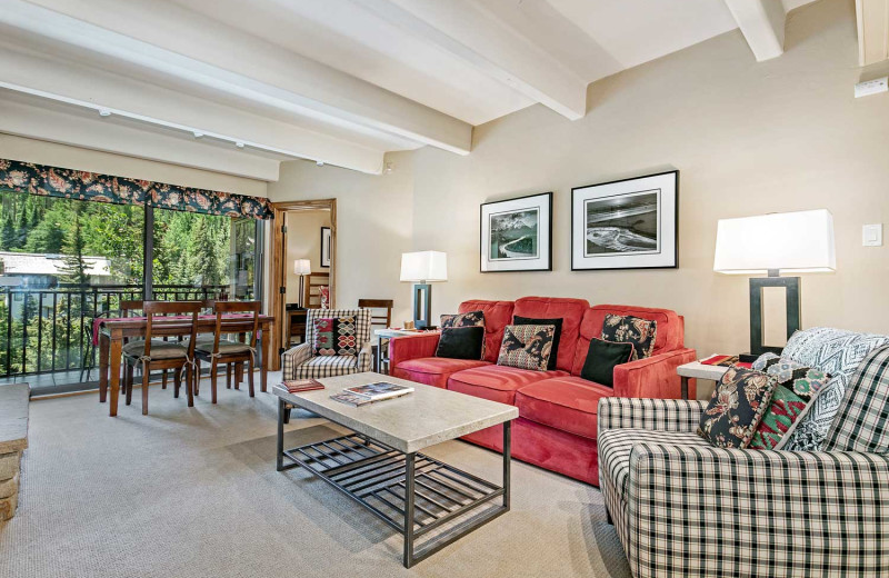 Guest living room at Antlers at Vail.