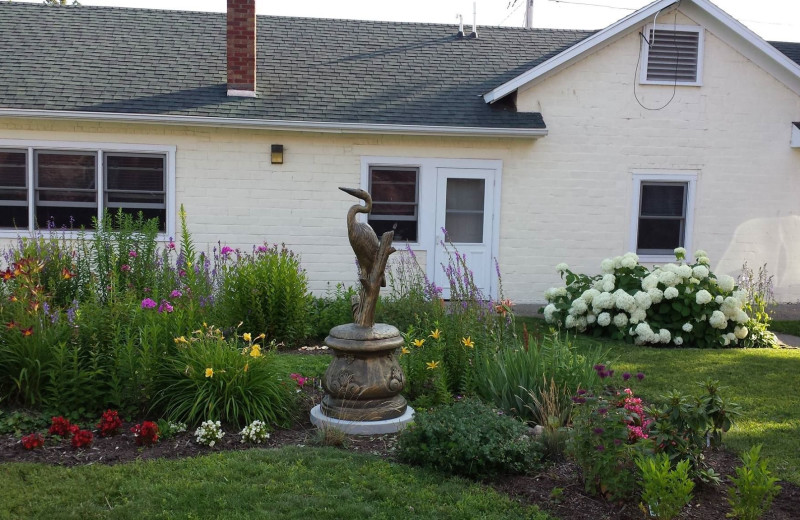 Exterior view of Eagles on the River and Anderson House Hotel.