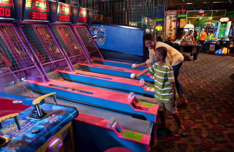 Arcade at Holiday Inn Resort Orlando Suites - Waterpark.