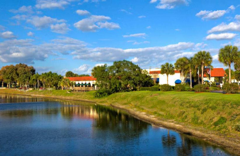 Exterior view of Maingate Lakeside Resort.