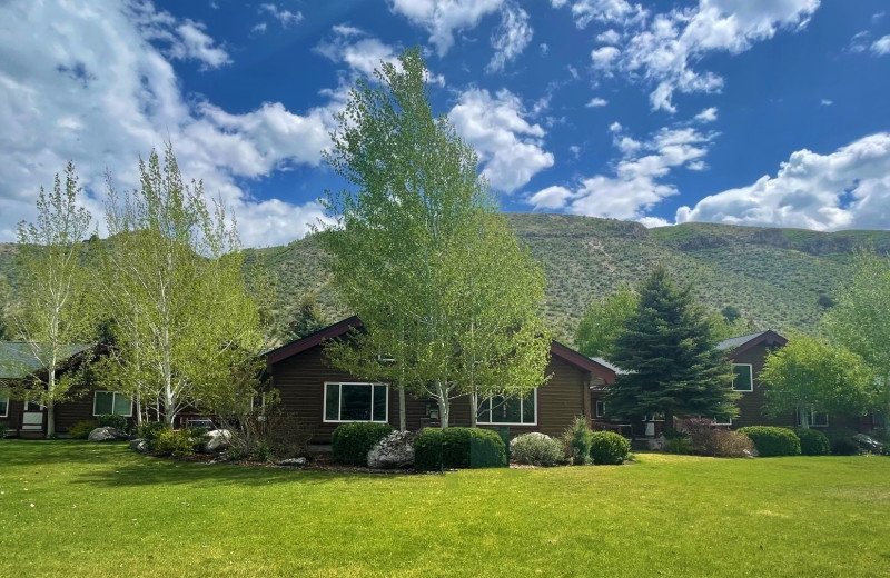 Exterior view of River Retreat Lodge.