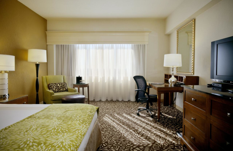 Guest room at Phoenix Marriott Mesa.