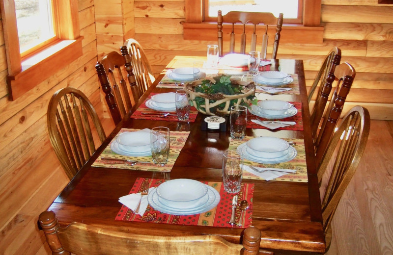 Cabin dining room at Creeks Crossing Cabins.