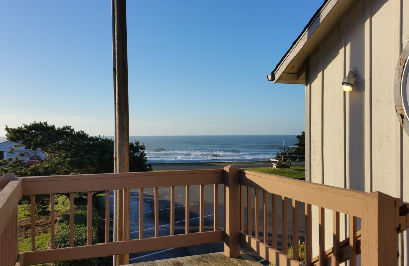 Exterior view of Sunset Oceanfront Lodging.